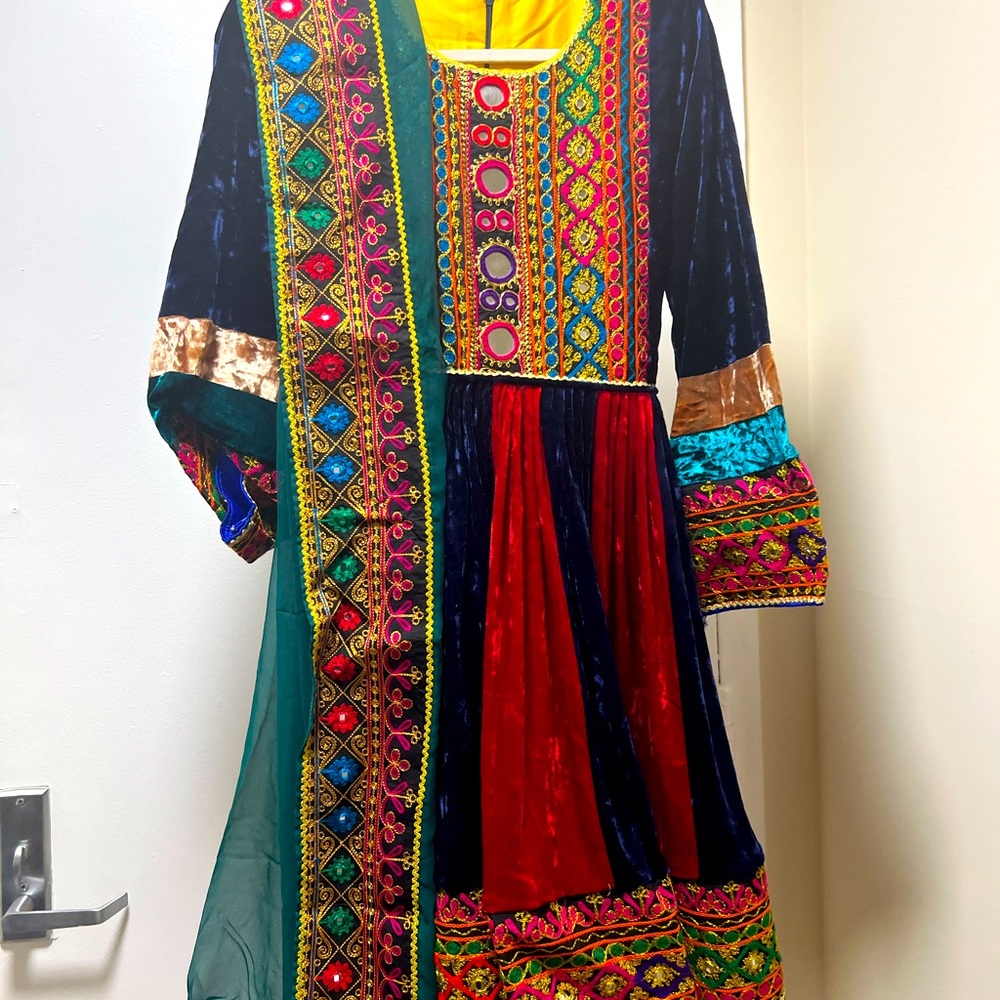 A beautiful Afghani dress 3 pieces new